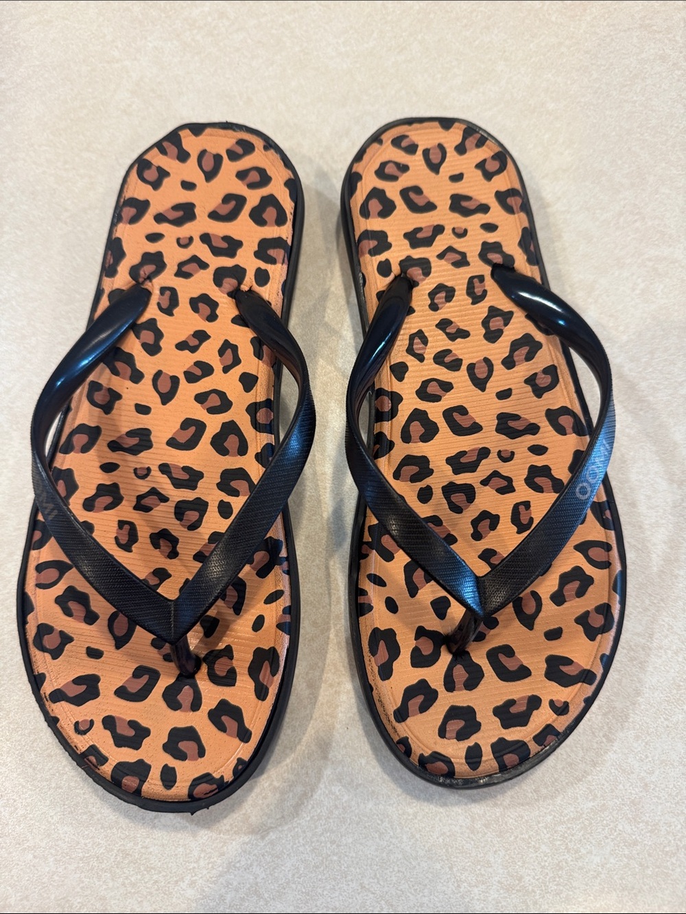Leopard Print Flip Flop Sandals - Black Straps